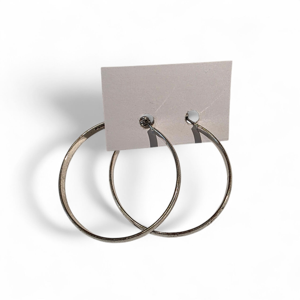 Elegant Silver Tone Hoop Earrings NEW